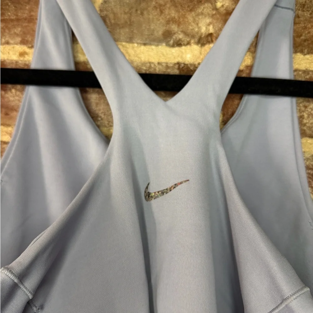 Nike Yoga Dri-FIT Luxe Women's Shelf-Bra Cropped Tank